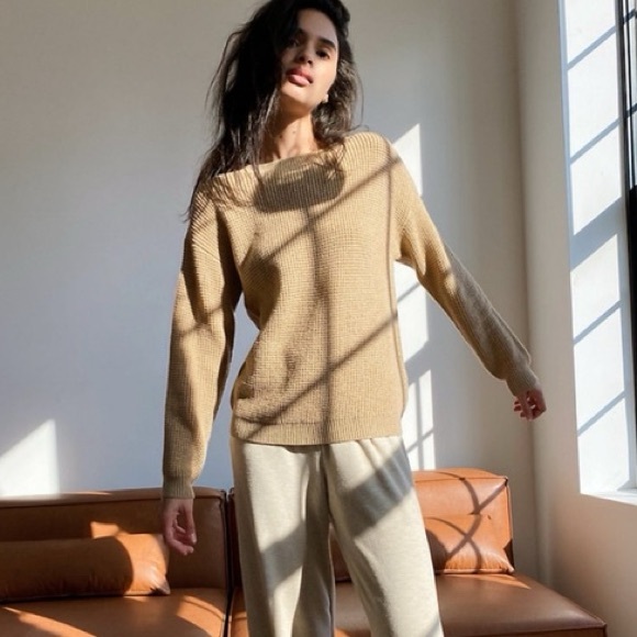 Aritzia Wilfred Free Isabelli Sweater in Camel size 2XS 100% merino wool - Picture 4 of 15